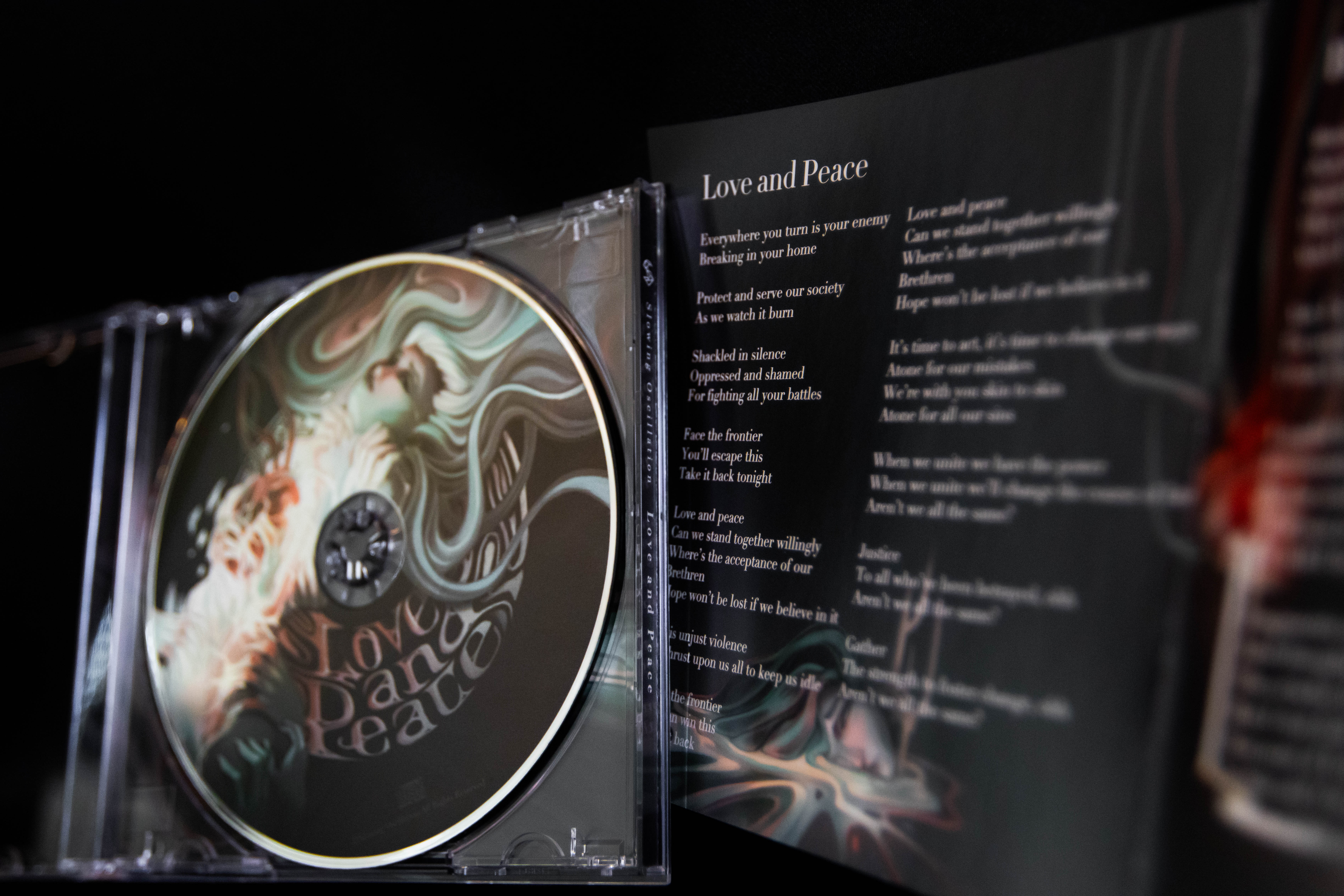 Love and Peace EP 實體專輯 4